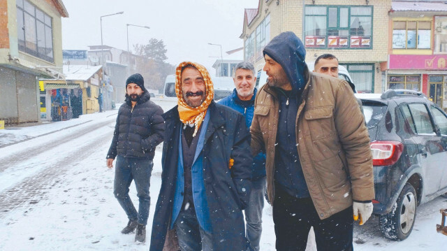 Kars'ta kar sevinci vatandaşın yüzüne yansıdı.