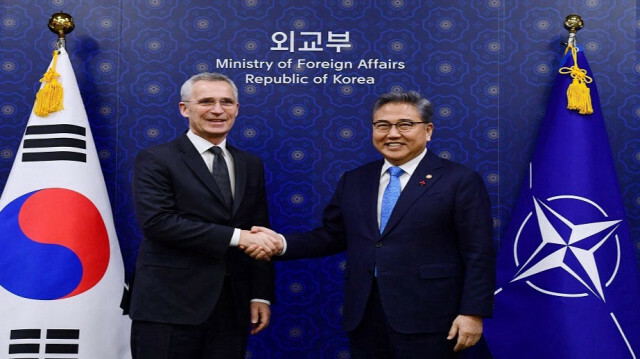 Le secrétaire général de l'OTAN, Jens Stoltenberg et le ministre sud-coréen des Affaires étrangères Park Jin. Crédit photo: KIM Min-Hee / AFP