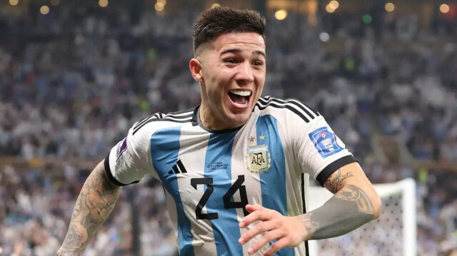 22 yaşındaki Arjantinli futbolcu, Dünya Kupası'nda "En İyi Genç Futbolcu" seçilmişti.