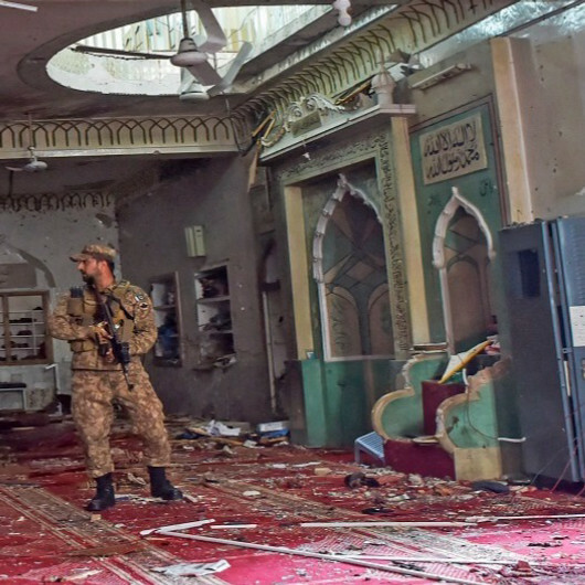 Pakistan: plus de 80 morts dans l'attentat contre une mosquée, des corps retirés des décombres