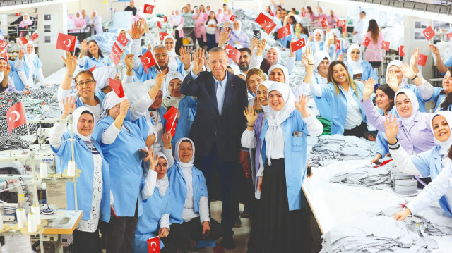 Cumhurbaşkanı Tayyip Erdoğan, Denizli’de “Emekçi Kadınlarla Buluşma” programında kadınlara yönelik baskılara tepki gösterdi.