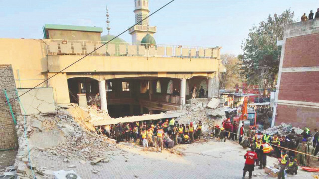 Pakistan’ın Peşaver kentinde merkezi noktada bulunan bir camide öğle namazı esnasında meydana gelen patlamada en az 59 kişi hayatını kaybetti.