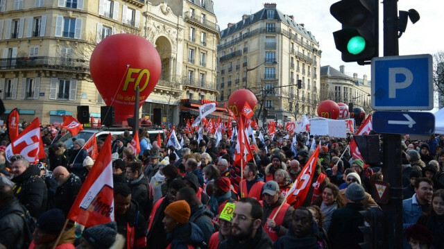 500 000 personnes protestent contre la réforme des retraites. Crédit photo : AA