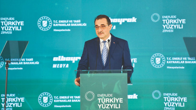 Enerji ve Tabii Kaynaklar Bakanı Fatih Dönmez, Albayrak Medya’nın düzenlediği “Enerjide Türkiye Yüzyılı Zirvesi”nde elektrik ve gaz fiyatlarıyla ilgili yeni indirim sinyali verdi.