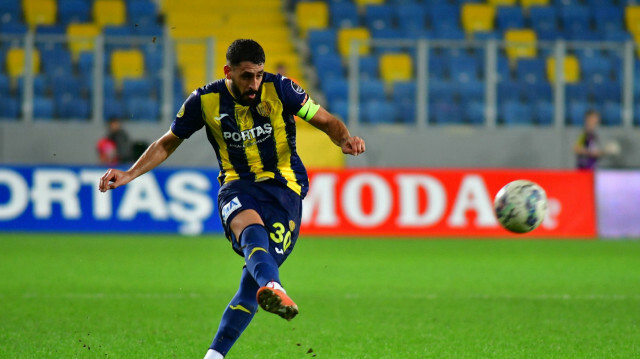 Tolga Ciğerci, bu sezon çıktığı 17 maçta 2 gol 3 asistlik performans sergiledi.