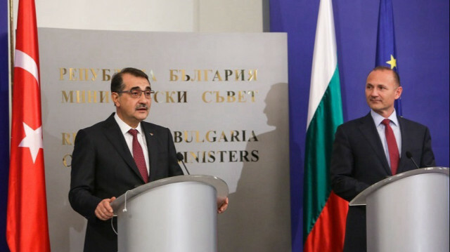 Turkish Energy and Natural Resources Minister Fatih Donmez and Bulgarian Energy Minister Rossen Hristov