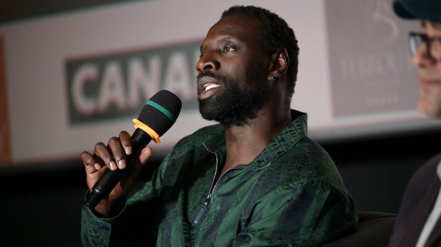 Omar Sy, producteur et acteur du film Tirailleurs, s'exprime lors d'une conférence de presse dans l'une des salles de cinéma Pathé de Dakar le 20 décembre 2022.
@SEYLLOU / AFP