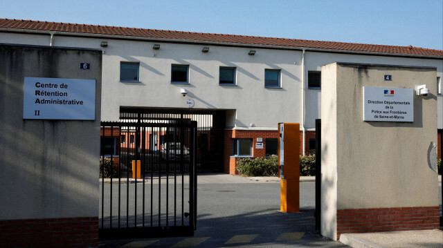 L'entrée du centre de rétention administrative du Mesnil-Amelot, en banlieue parisienne, le 16 septembre 2020. @ GEOFFROY VAN DER HASSELT / AFP