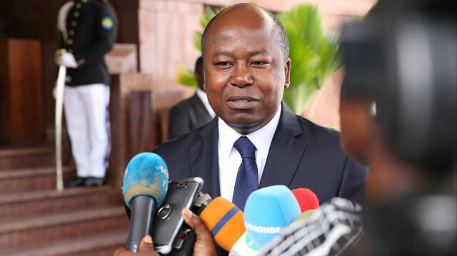 Dans ce dossier photo prise le 7 mai 2018 Le nouveau ministre gabonais des sports, du tourisme et de la culture, Alain Claude Bilie By Nze, arrive pour la cérémonie de prestation de serment au palais présidentiel de Libreville, au Gabon.
@Steeve Jordan / AFP 