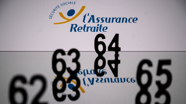 Le logo de l’assurance retraite et des chiffres en relation avec la réforme des retraites. @ Lionel BONAVENTURE / AFP