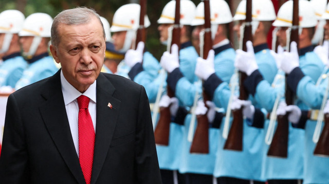 Le président turc Recep Tayyip Erdogan accueilli lors d'une cérémonie officielle avant l'ouverture de la 28e législature, 2e année législative de la Grande Assemblée nationale turque à Ankara, le 1er octobre 2023. Crédit Photo: Adem ALTAN / AFP

