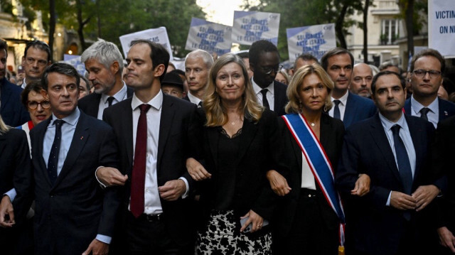 L'ancien Premier ministre français, Manuel Valls (G), le président du Crif de France, Yonathan Arfi, la présidente de l'Assemblée nationale française, Yaël Braun-Pivet et la présidente du Conseil régional d'Île-de-France, Valérie Pécresse lors de la manifestation pour exprimer leur solidarité avec Israël, à Paris, le 9 octobre 2023. Crédit photo: JULIEN DE ROSA / AFP
