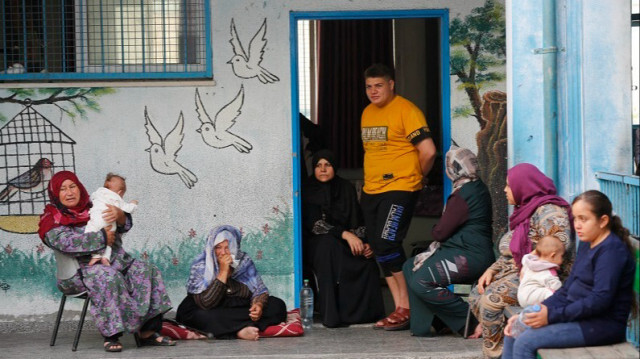 Des familles palestiniennes se réfugient dans des écoles affiliées à l'Office de secours et de travaux des Nations unies pour les réfugiés de Palestine dans le Proche-Orient (UNRWA) en raison des bombardements israéliens dans la ville de Gaza. Crédit photo: AA