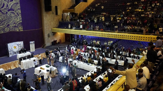 Une session générale du parlement et du sénat au Rainbow Tower Conference Center à Harare. Crédit photo: Marco Longari / AFP