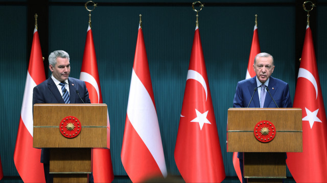 Cumhurbaşkanı Recep Tayyip Erdoğan, Cumhurbaşkanlığı Külliyesi'nde Avusturya Başbakanı Karl Nehammer ile ortak basın toplantısı düzenledi.