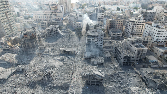 İsrail savaş uçakları, Gazze'yi enkaza çevirdi.