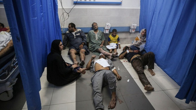 Des blessés attendent d'être soignés après avoir été amenés à l'hôpital Al-Shifa, dans la ville de Gaza. Crédit photo: AA