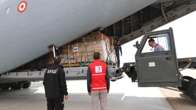 L'avion transporte du matériel humanitaire fourni avec le soutien de citoyens turcs pour Gaza. Crédit photo: Türk Kızılay
