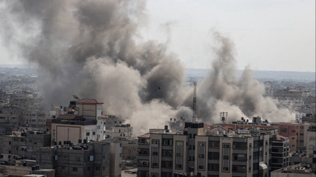 De la fumée s'élève après une frappe aérienne israélienne dans la ville de Gaza le 12 octobre 2023. Crédit photo: AA