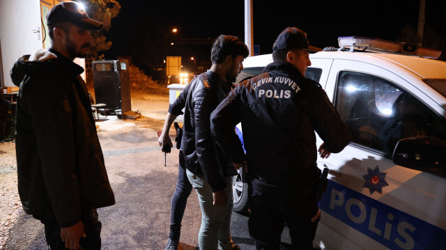 24 göçmen, işlemlerinin ardından İl Göç İdaresi Müdürlüğüne gönderildi.