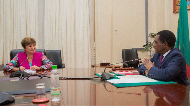 La directrice générale du Fonds monétaire international, Kristalina Georgieva (à gauche), rencontrant le président zambien Hakainde Hichilema (à droite) au State House à Lusaka, le 23 janvier 2023. Crédit Photo: SALIM DAWOOD / AFP

