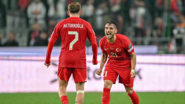 Kerem Aktürkoğlu ve Yunus Akgün'ün gol sevinci. 