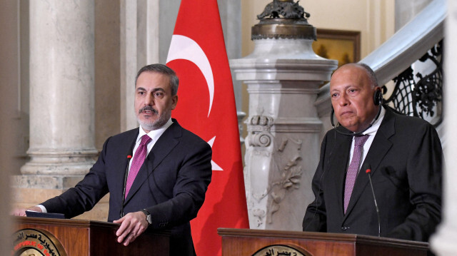 Le ministre égyptien des Affaires étrangères Sameh Shoukry (à droite) et le ministre turc des Affaires étrangères Hakan Fidan donnant une conférence de presse conjointe au Caire, le 14 octobre 2023. Crédit Photo: Ahmed HASAN / AFP

