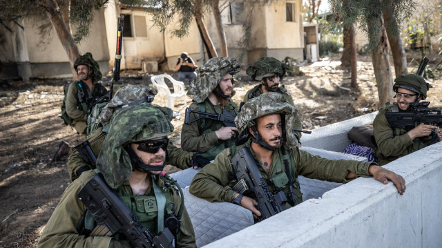 İşgalci İsrail askerleri.