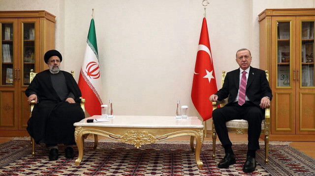 Cumhurbaşkanı Erdoğan İran Cumhurbaşkanı Reisi ile telefonda görüştü.