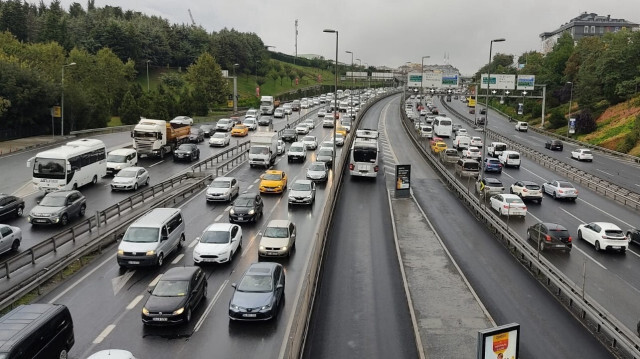 İstanbul Büyükşehir Belediyesi Trafik Yoğunluğu Haritası'na göre kentteki trafik yoğunluğu saat 08.30'da yüzde 65'lere çıktı. 