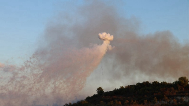 L'armée israélienne a attaqué la ville de Zahajra dans le sud du Liban, près de la frontière israélienne, avec des bombes au phosphore interdites le 16 octobre 2023. Crédit photo: AA