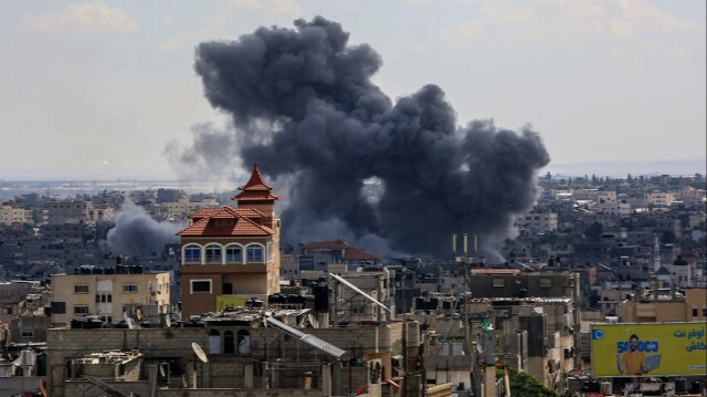 De la fumée s'élève après une attaque aérienne israélienne à Gaza le 17 octobre 2023. Crédit photo: AA