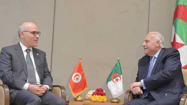 Le ministre tunisien des Affaires étrangères, Nabil Ammar et son homologue algérien Ahmed Attaf. Crédit photo: Facebook