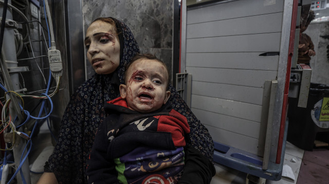 Des dizaines de blessés sont transportés à l'hôpital Al-Shifa à la suite d'une frappe aérienne israélienne sur l'hôpital Ahli Arab (Baptiste) dans la ville de Gaza ce 17 octobre 2023. Crédit photo: AA