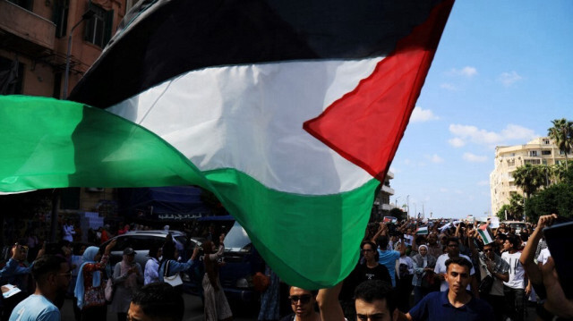 Des étudiants égyptiens de l'université d'Alexandrie brandissent le drapeau palestinien lors d'une manifestation dans la ville côtière d'Alexandrie en Égypte le 18 octobre 2023. Crédit photo: HAZEM GOUDA / AFP