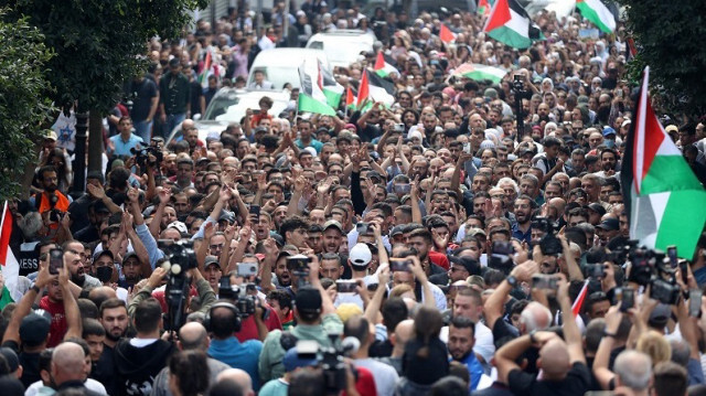 Rassemblement pour protester contre le bombardement de l'hôpital baptiste Al-Ahli le 18 octobre 2023 à Ramallah, en Cisjordanie. Crédit photo: AA