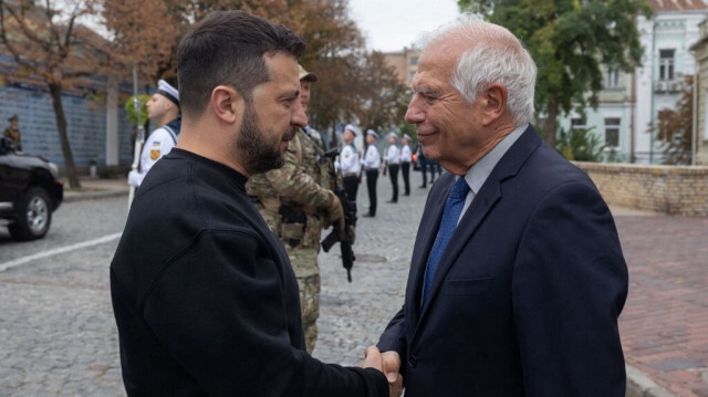 Le président ukrainien, Volodymyr Zelensky et le haut représentant de l'UE pour les affaires étrangères et la politique de sécurité, Josep Borrell Fontelles. HANDOUT / UKRAINIAN PRESIDENTIAL PRESS SERVICE / AFP
