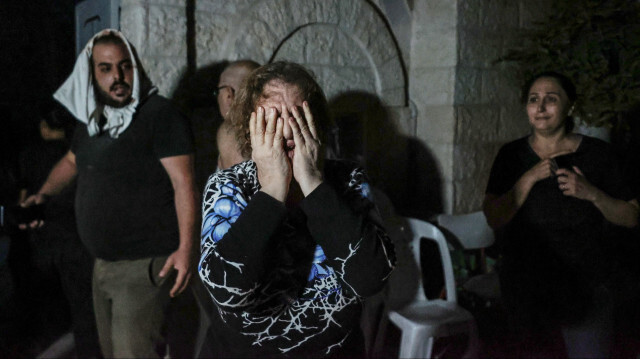 Une femme en pleurs suite aux bombardements israéliens de l'Église de Saint-Porphyre, le 19 octobre 2023. Crédit photo: AA