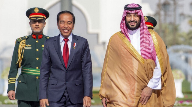 Le président indonésien, Joko Widodo et le prince héritier d'Arabie saoudite, Mohammed ben Salmane, un jour avant le sommet CCG-ASEAN, à Riyad, le 19 octobre 2023. Crédit photo: BANDAR AL-JALOUD / SAUDI ROYAL PALACE / AFP
