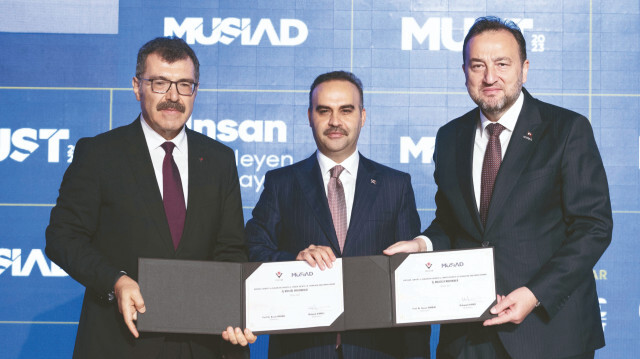 Sanayi ve Teknoloji Bakanı Mehmet Fatih Kacır, TÜBİTAK Başkanı Prof. Dr. Hasan Mandal ve MÜSİAD Genel Başkanı Mahmut Asmalı'nın katılımıyla TÜBİTAK ve MÜSİAD arasında iş birliği imza töreni gerçekleştirildi.