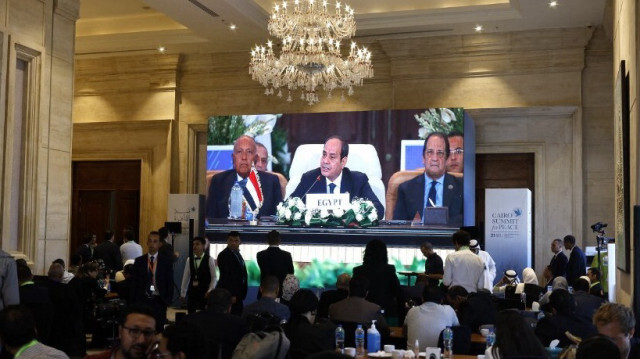 Le président égyptien Abdel-Fattah al-Sisi inaugurant le Sommet international de la paix sur grand écran. Crédit photo: KHALED DESOUKI / AFP