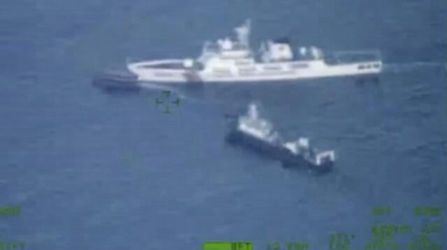 Filipinler, tartışmalı sulardaki iki gemisine Çin'e ait gemilerin çarptığını duyurdu