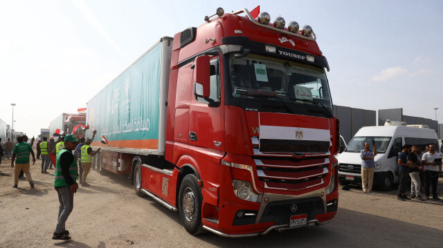 Camion d'aide humanitaire au terminal frontalier de Rafah, le 22 octobre 2023. Crédit photo: AA