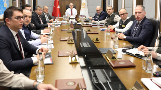 Bakan Güler, birlik komutanlarıyla toplantı yaptı.