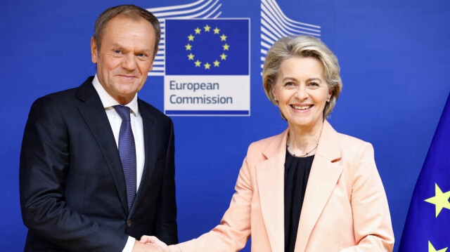 Le chef de l'opposition polonaise, Donald Tusk et la présidente de la Commission européenne, Ursula von der Leyen lors d'une réunion au siège de l'UE à Bruxelles, le 25 octobre 2023. Crédit photo: KENZO TRIBOUILLARD / AFP
