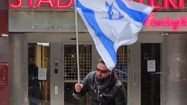  Momika, en son 21 Ekim'de Stockholm'ün merkezinde İsrail'e destek mitingi yaparak Kur'an-ı Kerim ve Filistin bayrağı yakmıştı.