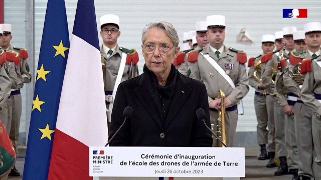 La Première ministre française, Élisabeth Borne lors de la cérémonie d’inauguration de l’école des drones de l’armée de Terre, en Haute-Marne, le 26 octobre 2023. Crédit photo: Service d'information du Gouvernement français.