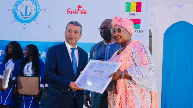 Le Directeur général d'Alport Conakry, Sülleyman Çokan et Mme le Gouverneur de la Ville de Conakry, Générale M'Mahawa Sylla. Crédit photo: Albayrak / Nouvelle Aube