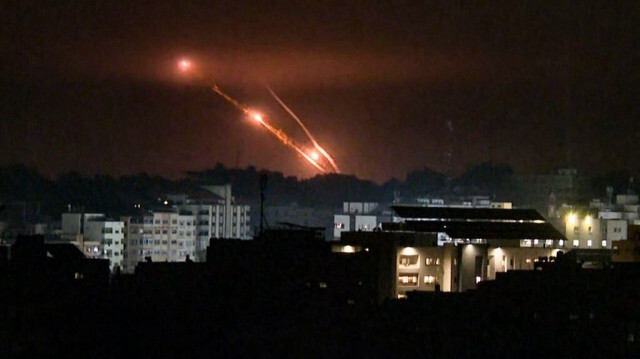 Israël a intensifié ses frappes sur la bande de Gaza au soir du 27 octobre 2023. Crédit photo: YOUSEF HASSOUNA / AFP