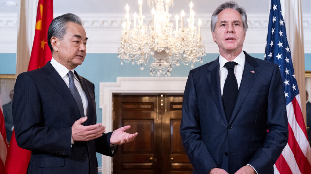 Le secrétaire d'État américain Antony Blinken et le ministre chinois des Affaires étrangères Wang Yi s'adressant à la presse avant une réunion au département d'État à Washington, DC, le 26 octobre 2023. Crédit Photo: SAUL LOEB / AFP

